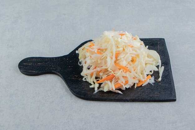 Рецепт салата с пекинской капустой и грибами